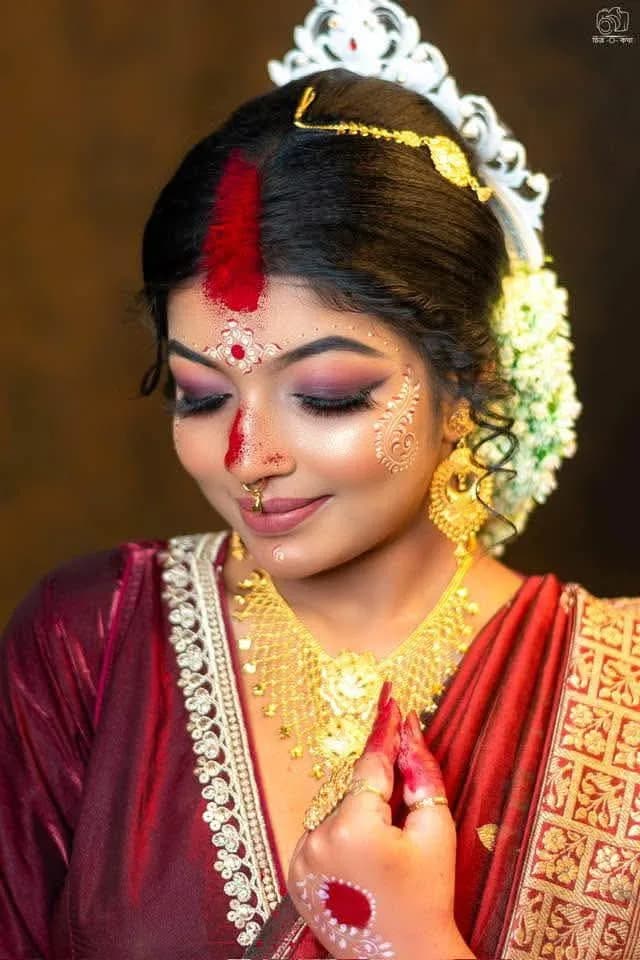 Bridal makeup preview showcasing premium styling details - Slide 4